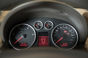 Audi A2 1.4 TDI (2001) – Klassisches Armaturenbrett ohne Extravaganzen