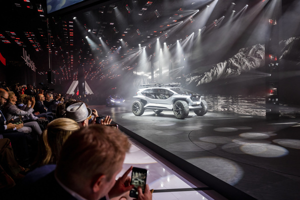 Audi AI:TRAIL quattro (2019) - präsentiert sich als ein umfassendes Konzept nachhaltiger Mobilität für Wege abseits des Asphalts - IAA in Frankfurt 2019