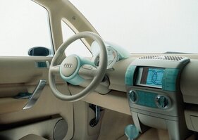 Audi Al2 (1997) – Gefrosteter, transparenter Kunststoff wurde mit dem ersten iMac im Jahr darauf populär