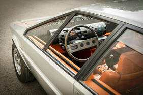 Audi Asso di Picche (1973) - als Kontrast zum gradlinigen Exterieur - rundlich dominiertes Interieur