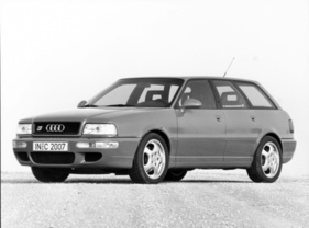 Audi Avant RS2 (1994) - Serienversion mit mattschwarzer Kühlergrillumrandung