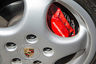 Bild: Audi Avant RS2 (1995) - rote Bremssättel mit Porsche-Schriftzug waren Serienausstattung