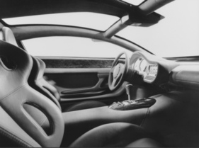 Audi Avus Quattro (1991) – Aussen technokratisch-kühl, findet sich im Innenraum überraschend viel Holz