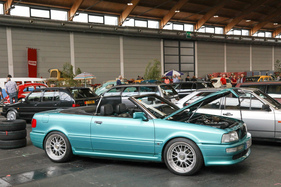 Audi Cabriolet (1990) - mit optischen Verfeinerungen - Klassikwelt Bodensee 2024 Audi Cabriolet (1990) - mit optischen Verfeinerungen - Klassikwelt Bodensee 2024
