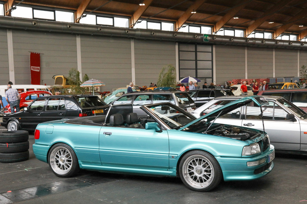 Audi Cabriolet (1990) - mit optischen Verfeinerungen - Klassikwelt Bodensee 2024