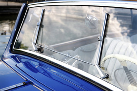 Audi Front (1936) - Die Scheibenwischer sind in der Scheibe montiert, da diese ausklappbar ist (1936)