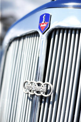 Audi Front (1936) - die vier Ringe sind schon da, das Audi-Zeichen von damals (1936)