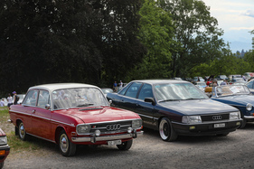 Audi-Markengeschichte - links Audi 60, rechts Audi 100 C3 - Albisgütli Classics Cars & Bikes Juli 2025 Audi-Markengeschichte - links Audi 60, rechts Audi 100 C3 - Albisgütli Classics Cars & Bikes Juli 2025