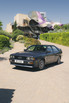 Audi Quattro (1981) – Sachliches Auto und verspielte Architektur von Frank Gehry – von ihm stammt auch das Guggenheim-Museum in Bilbao – beim Hotel Marquez de Riscal in Elciego.