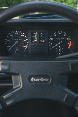 Audi Quattro (1981) – Wichtig damals war das Ladedruck-Manometer