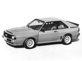 Audi Quattro Sport (1983) - eines von vier Baur-Vorserienfahrzeugen - noch kein Audi Logo auf den Seitentüren und mit durchgehender angedeuteter Hutze in der Haube