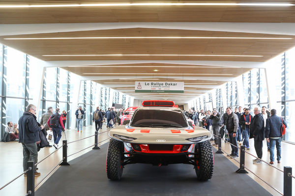 Audi RS Q e-tron (2024) - Sieger der Paris-Dakar-Rallye 2024 - Rétromobile Paris 2024