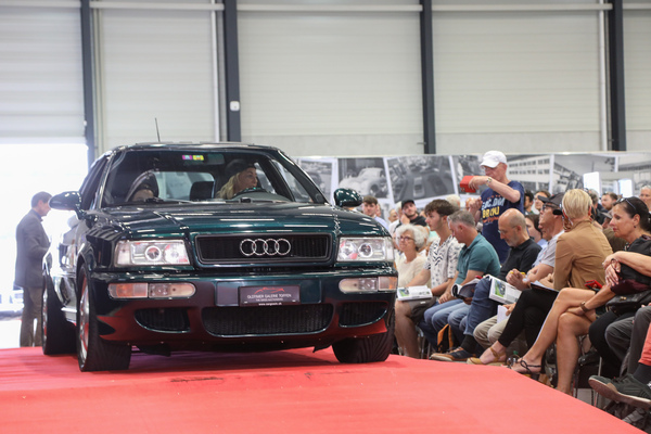 Audi RS2 Avant (1995) - als Lot 12 an der Swiss Classic World Versteigerung der Oldtimer Galerie Toffen in Luzern am 3. Juni 2023