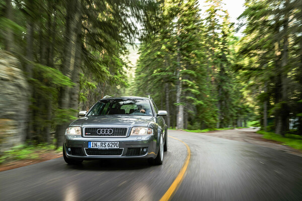 Audi RS6 Avant (2002) – Traktion auch auf feuchter Strasse dank Allradantrieb