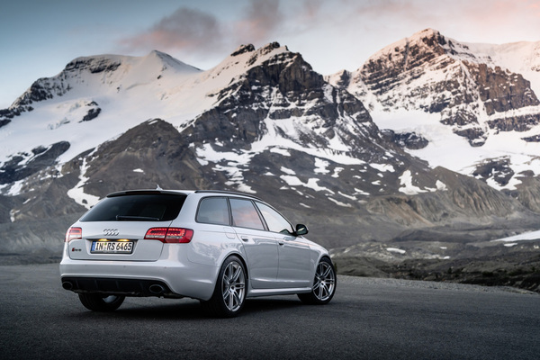 Audi RS6 Avant (2009) – Dezentes Heck mit zwei ovalen Endrohren