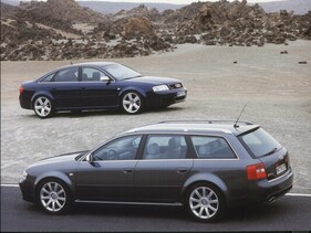 Audi RS6 Limousine und Audi RS6 Avant (C5) an der Ausstellung zur C-Baureihe im Audi Forum Neckarsulm