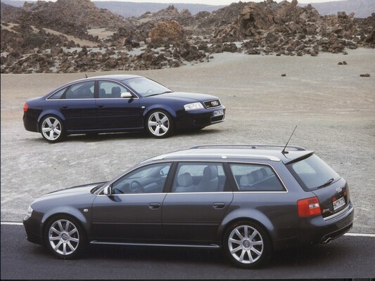Image: Audi RS6 Sedan and Audi RS6 Avant (C5) at the C-series exhibition in the Audi Forum Neckarsulm