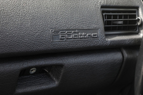Audi Sport quattro (1985) - innen mit grossem "S" bei Sport, aber kleinem "q" bei Quattro