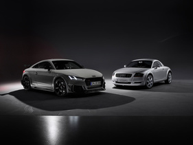 Audi TT RS Coupé iconic edition & Audi TT Coupé Showcar – 40 Jahre Audi Sport GmbH ()