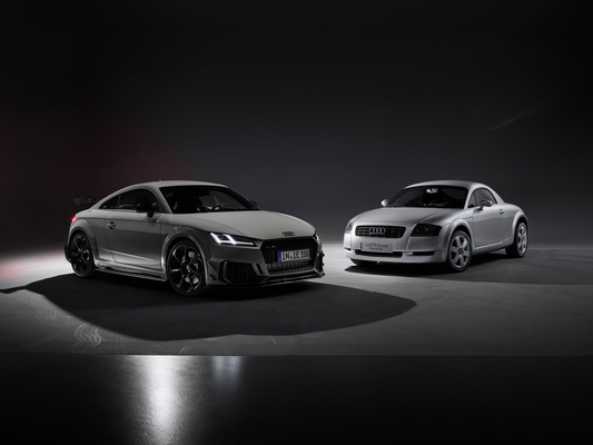 Audi TT RS Coupé iconic edition und das Audi TT Coupé Showcar