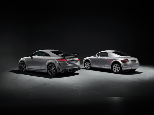 Image: Audi TT RS Coupé iconic edition and the Audi TT Coupé show car