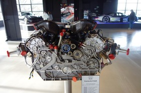 Audi V12 TDI, 5,5-Liter-Turbodiesel aus dem Audi R10 TDI – im Museum in Dortmund