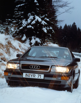Audi V8 (1990) - dank Quattroantrieb auch im Winter mit perfekter Traktion
