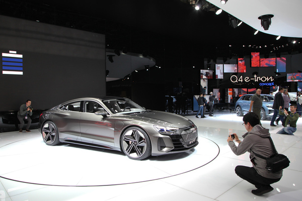 Audi e-tron Concept (2019) - SUV-Coupé mit Elektroantrieb - Genfer Automobilsalon 2019