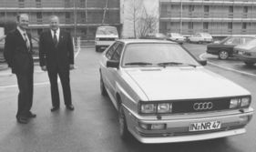 Audi quattro (1980) - Der Macher und sein Werk; Ferdinand Piëch kann seine Freude über den gelungenen Allradstreich nicht verbergen Audi quattro (1980) - Der Macher und sein Werk; Ferdinand Piëch kann seine Freude über den gelungenen Allradstreich nicht verbergen