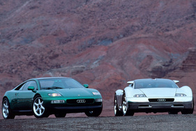 Audi quattro Spyder (1991) - in Grün, neben dem Audi Avus quattro mit W12-Motor (1991)