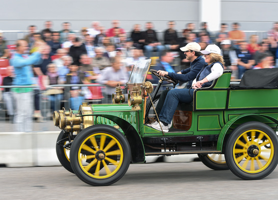 Bild: Auf Holzrädern schnell unterwegs - Klassikwelt Bodensee 2016