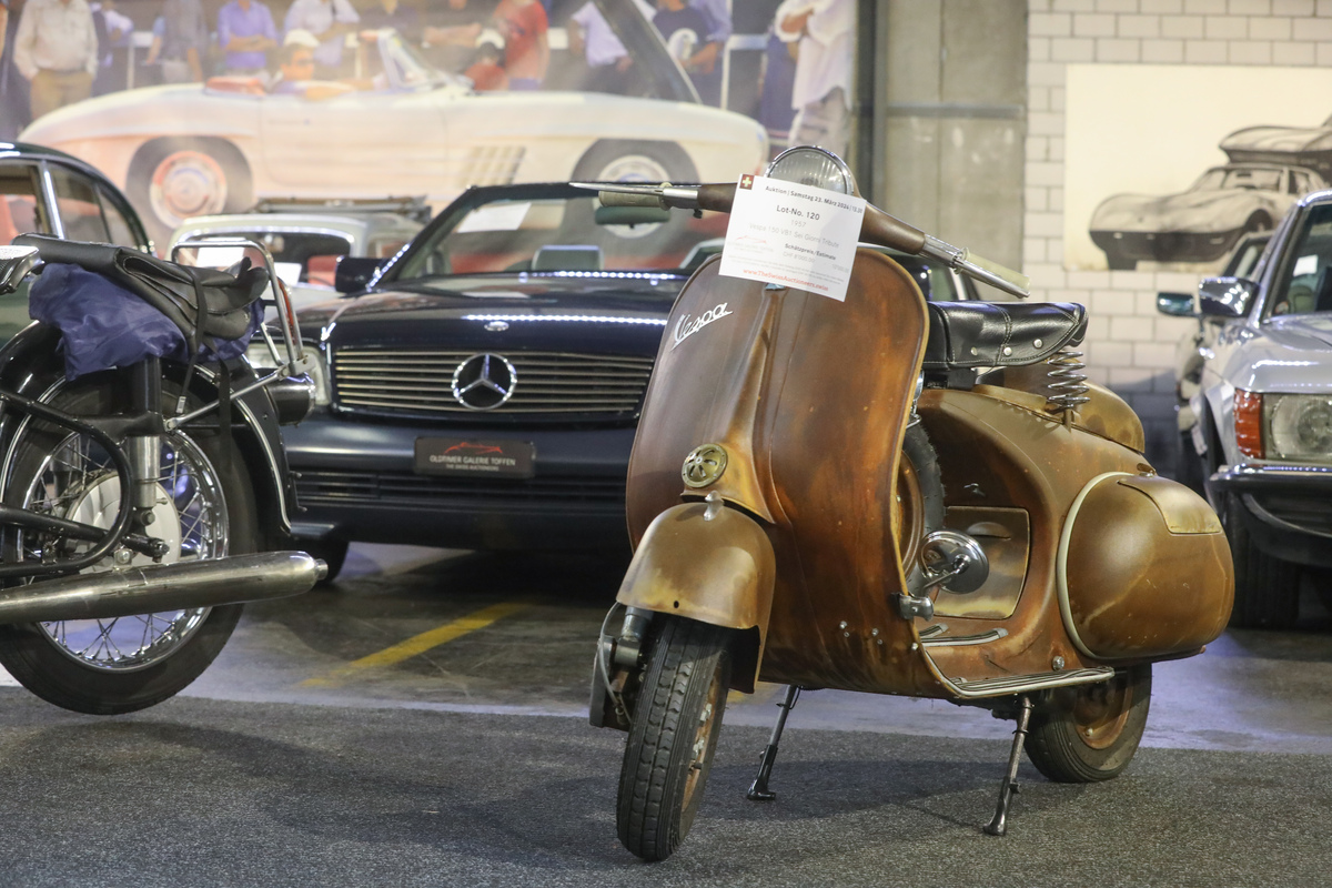 Auf alt getrimmt - restaurierte Vespa - Versteigerung Oldtimer Galerie Toffen am 23. März 2024