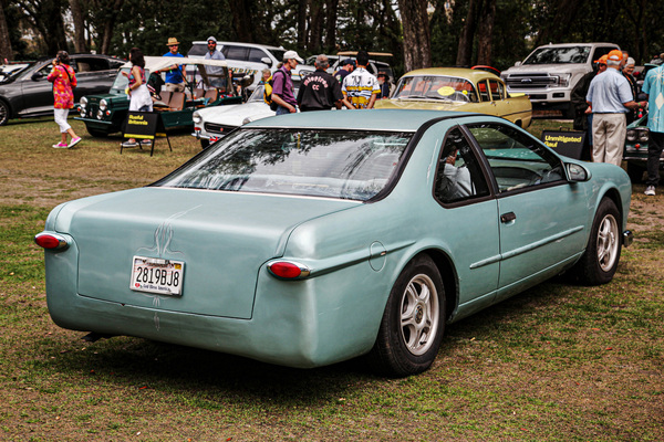 Auf alt machen und dadurch albern bis lächerlich wirken: Das kann ein 1999er Ford Thunderbird mit Retro-Bodykit nicht weniger überzeugend als...