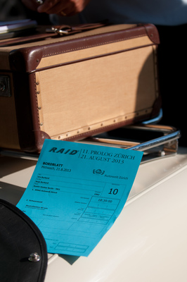 Auf dem Bordblatt werden alle nötigen Fakten notiert, so die Startzeit, die effektive Startzeit sowie auch die Stempel, die man bei den Kontrollpunkten abholen muss. – 11. RAID Prolog Zürich