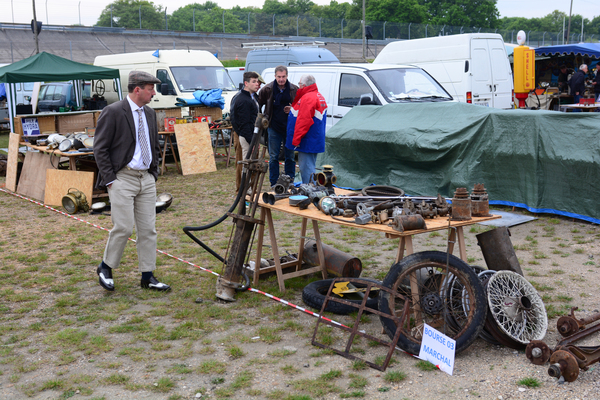 Auf dem Markt wurden verschiedene Teile angeboten - 4. Montlhéry Vintage Revival 2017