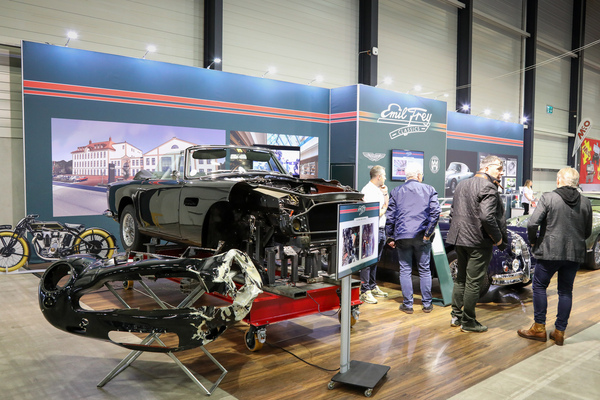 Auf dem Stand von Emil Frey Classics werden die Reparaturleistungen des eigenen Workshops gezeigt - Swiss Classic World Luzern 2024