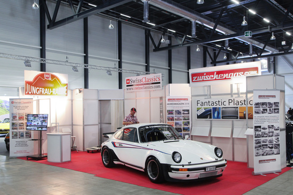 Auf dem Stand von zwischengas.com wurde der Porsche 911 Turbo präsentiert, der 1975 den 15. Platz in Le Mans erreichte - Swiss Classic World Luzern 2018