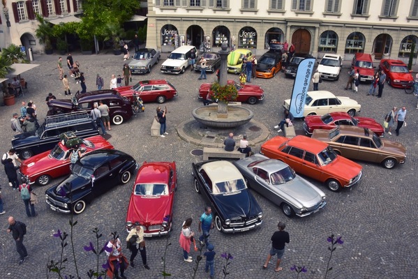 35 Volvo classics could be admired on the town hall square in Thun - Swiss Volvo Meeting 2025