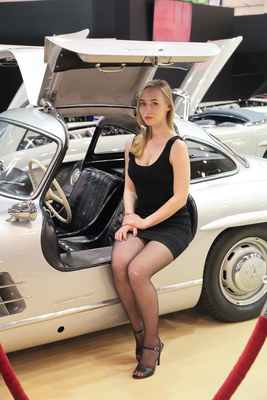 Auf einem 300 SL sitzt es sich halt besonders elegant - gesehen an der Techno Classica 2016