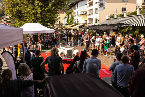 Walking the Red Carpet—A Bright-Colored Convertible Makes Its Debut Before the Jury and Audience