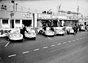Aufgebot der Porsche 550 RS Spyder in der Boxengasse von Le Mans 1954 (© Porsche AG, 1954) Aufgebot der Porsche 550 RS Spyder in der Boxengasse von Le Mans 1954 (© Porsche AG, 1954)