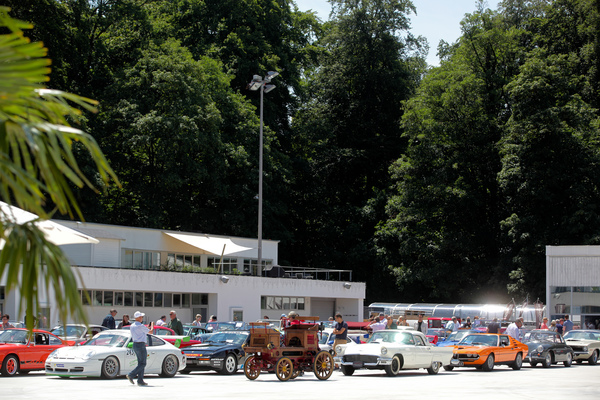 Aufgereit und bereit zum Vorfahren - Versteigerung Oldtimer Galerie auf dem Dolder am 16. Juni 2018