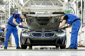 Aufnahme der BMW-i8-Serien-Produktion in Leipzig im Jahr 2014