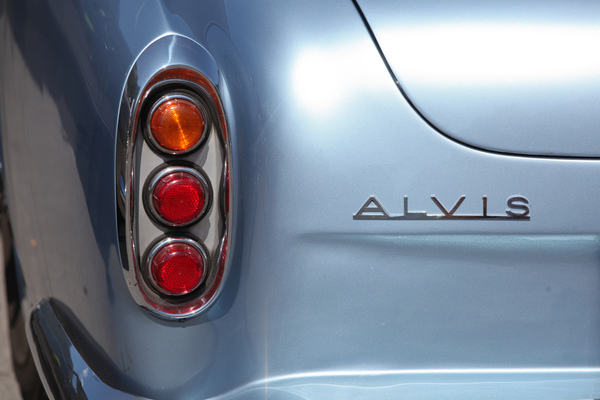 Aufrecht stehende mehrteilige Heckleuchten bei diesem Alvis - British Car Meeting BCM in Mollis 2019