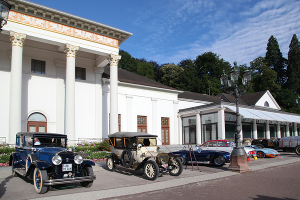Image: Lined up in front of the casino - at the 40th Oldtimer Meeting Baden-Baden 2016