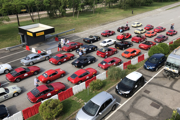 Aufstellung der rund 100 Autos - Raduno "Zagato nel Centenario" 2019