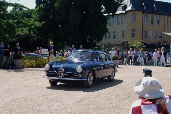Auftritt des Alfa Romeo 1900 CSS am Concours der Classic Days auf Schloss Dyck im Jahr 2016