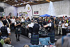 Bild: Auftritt einer Dudelsack-Band in Halle 1 – Classic Expo 2026