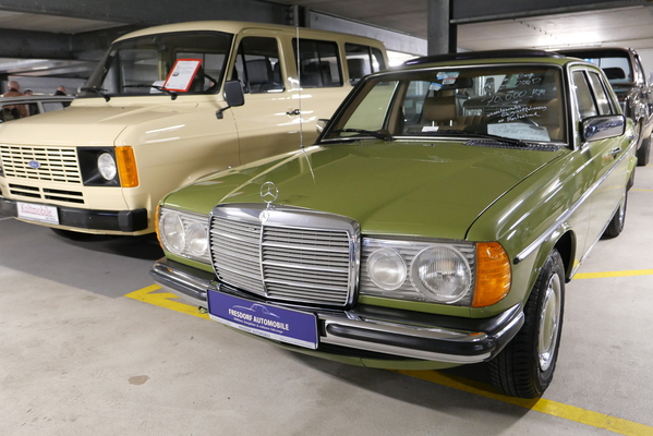Augenscheinlich gut erhaltener Mercedes-Benz 200 D von 1980 mit einer Laufleistung von 70'000 Kilometern, angeboten für 14'900 Euro – Bremen Classic Motorshow 2025