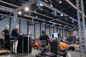 Auktionator Serge Stotzer, Übersetzer Beat Walti und der Verteter von Invaluable für die Internetbieter beim Lot 02 an der Versteigerung der Oldtimer Galerie an der Swiss Classic World 2025 Auktionator Serge Stotzer, Übersetzer Beat Walti und der Verteter von Invaluable für die Internetbieter beim Lot 02 an der Versteigerung der Oldtimer Galerie an der Swiss Classic World 2025